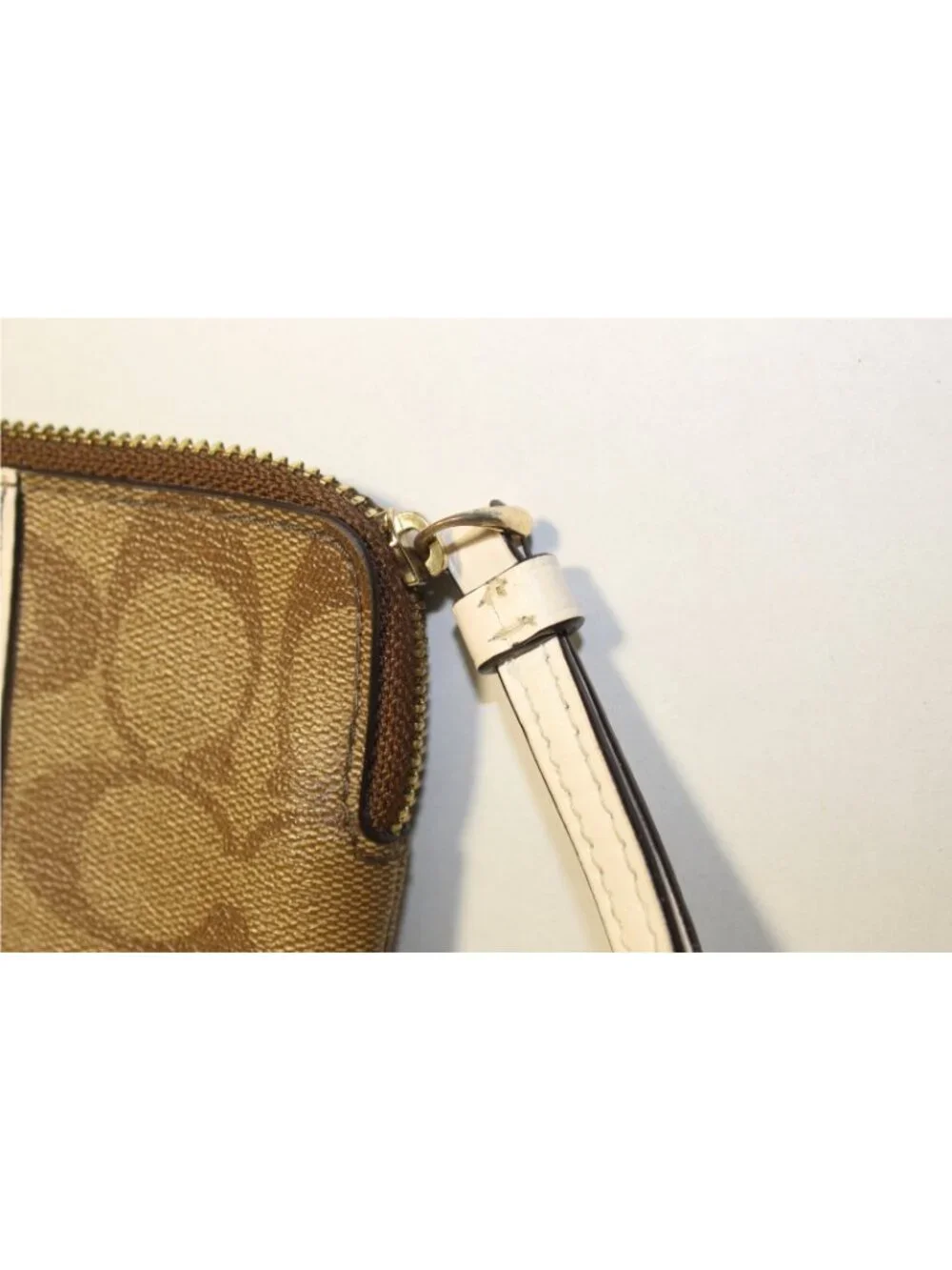 Coach Corner Zip Wristlet Signature Canvas Khaki Chalk 58035 IMDJ8